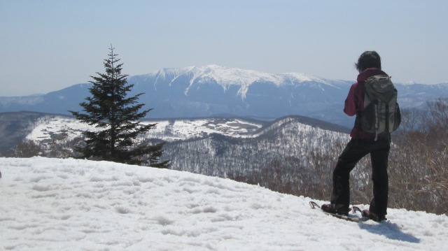 青松葉山で早池峰を望む640